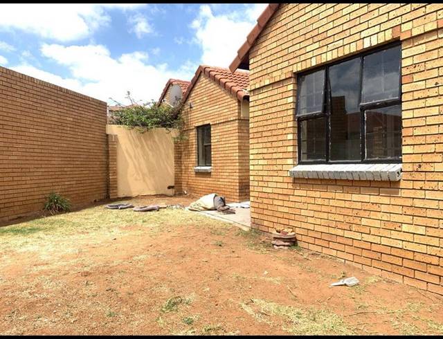 2 BEDROOM TOWNHOUSE FOR SALE IN HALFWAY GARDENS